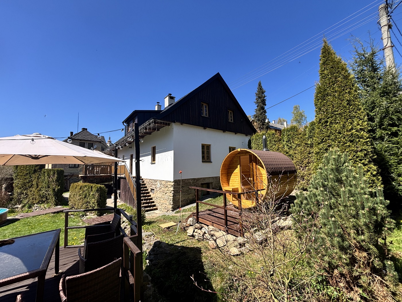 Novinka na chalupě – sudová sauna